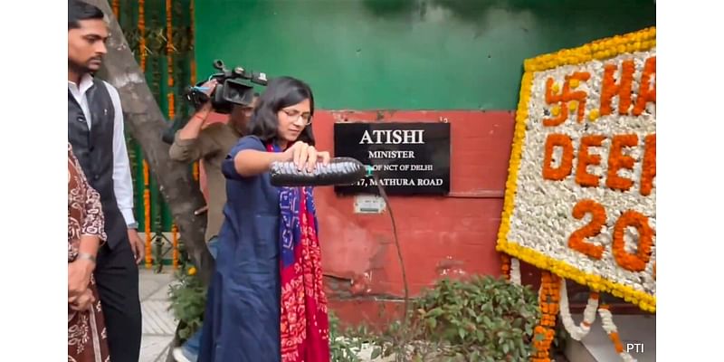 'Will Return With...': Swati Maliwal Pours Dirty Water Outside Chief Minister's Residence