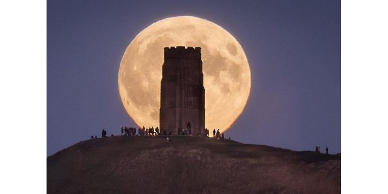 Somerset in pics: Supermoons and Jane Austen fans