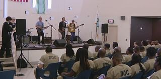 Kevin Bacon performs for inmates at Cook County Jail in Chicago