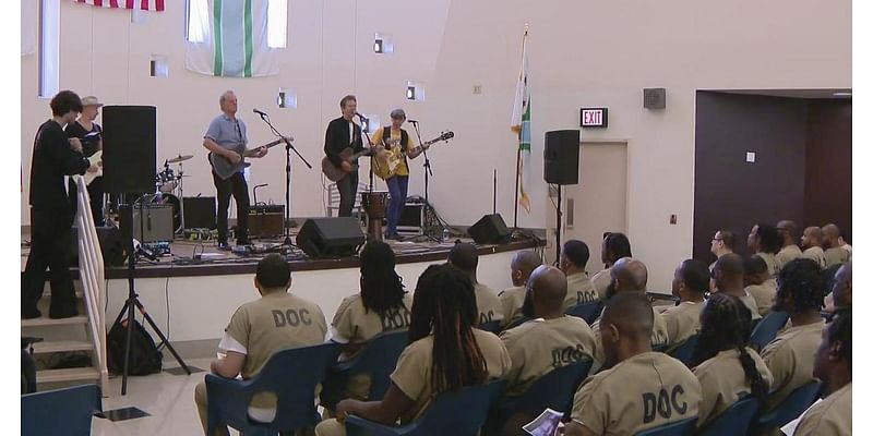 Kevin Bacon performs for inmates at Cook County Jail in Chicago