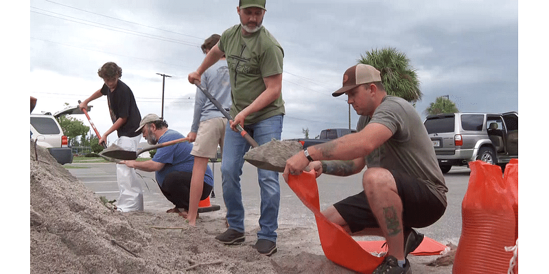 Punta Gorda residents loading up on sandbags ahead of Milton