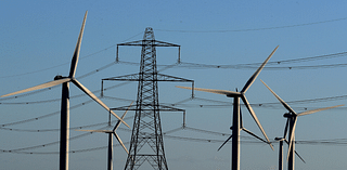 Britons Have to Accept New Pylons If They Want Cheaper Electricity: Starmer