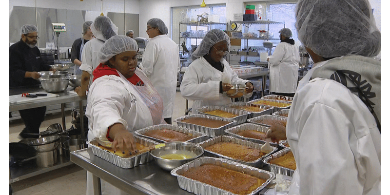 Chicago students raise, cook early Thanksgiving dinner for hundreds