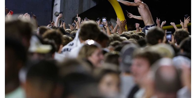 Video: Vanderbilt Fans Tear Down Goal Posts, Celebrate After Upset vs. No. 1 Alabama