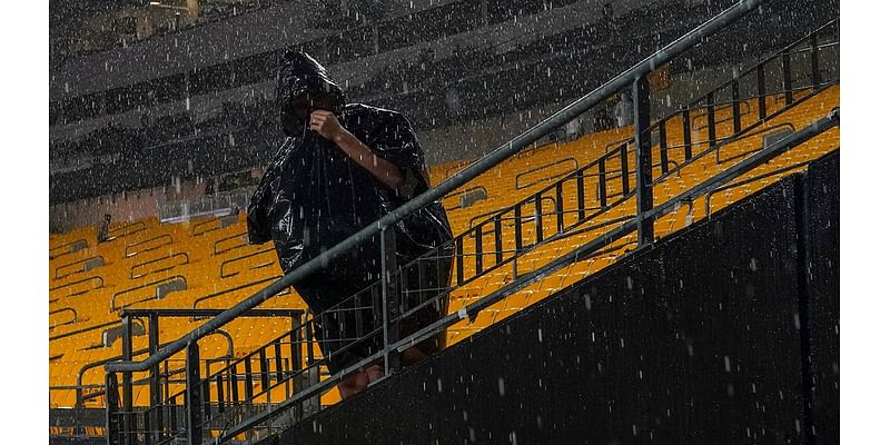 Steelers, Cowboys fans receive dire warning from stadium officials as thunderstorms delay kickoff